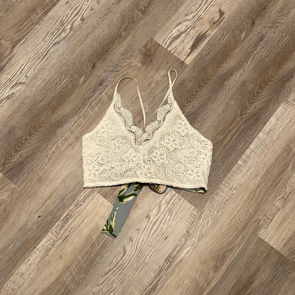 Cute tie back crop top